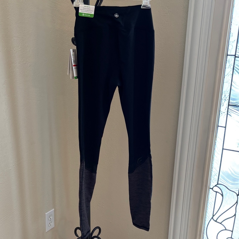 GAIAM Women’s Classic Black Leggings Sz Small‎